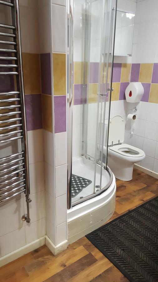 Anfield Road Euro Hostel Liverpool Bagian luar foto